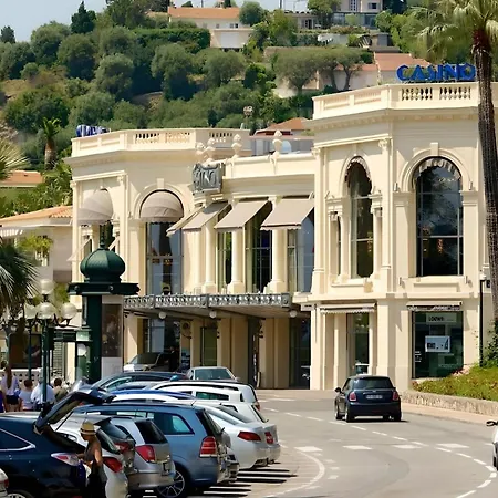 Idealement Situe Proche Bord De Beaulieu-sur-Mer